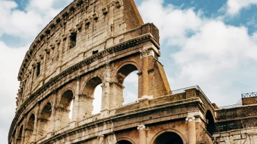 Are Guided Tours Included with Colosseum Skip-the-Line Tickets?