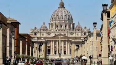 What is a Semi-Private Vatican Tour?